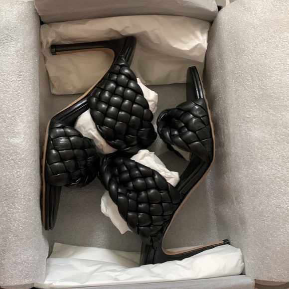 Bottega Veneta “curve” sandal in black size 38.5 NWT - Picture 3 of 12